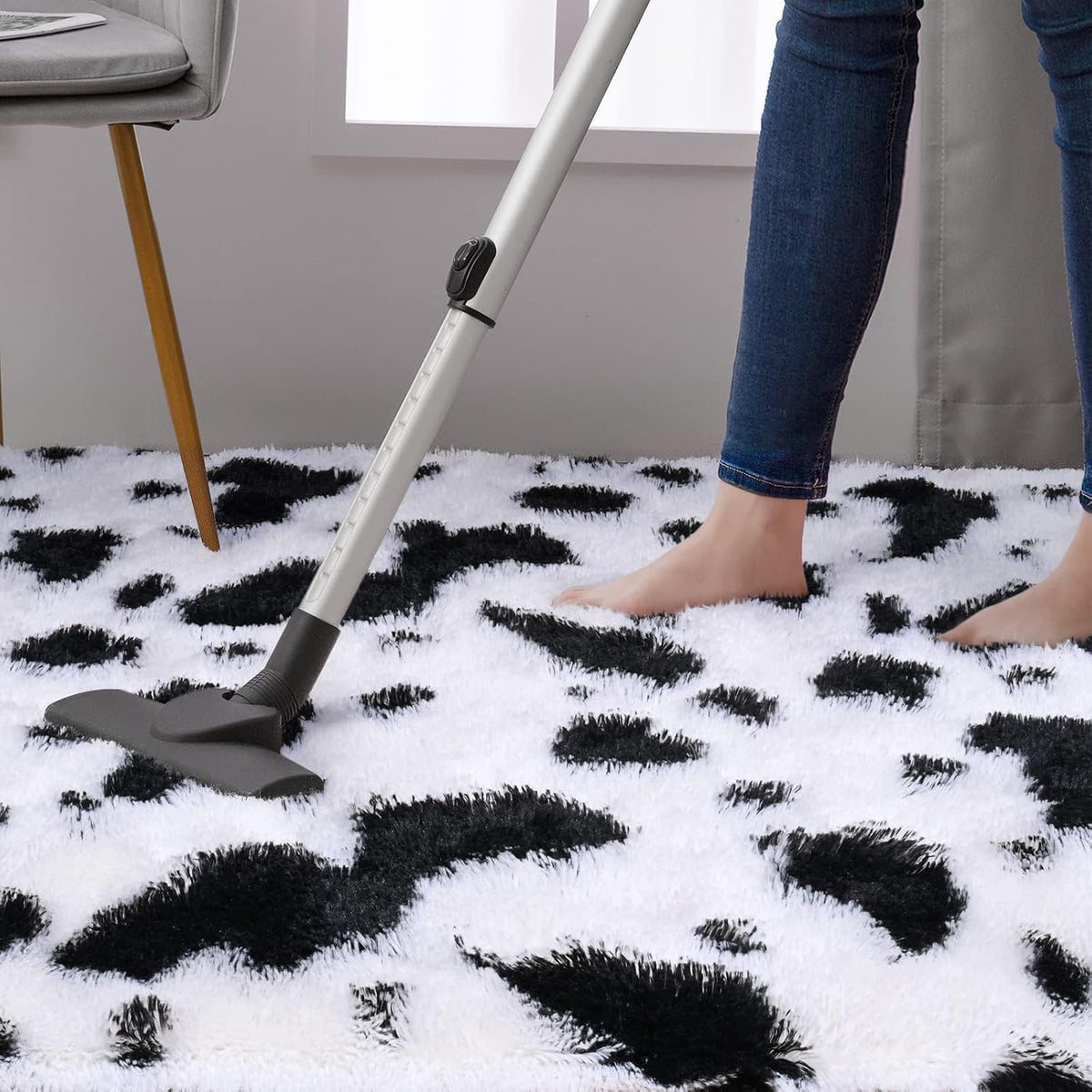 DweIke Fluffy Black White Rugs for Bedroom Living Room, 4x6 Feet Soft Plush Shaggy Cow Hide Print Girls Boys Kids Rug, Non-Slip and Machine Washable Carpet for Dorm Nursery Classroom Decor