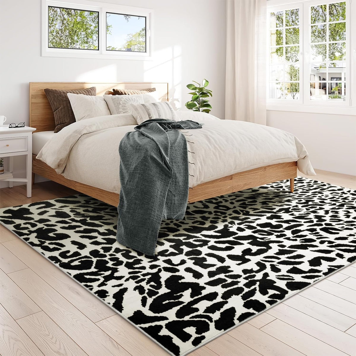 YIHOUSE Leopard Rug for Living Room, 5x7 Black and White Cute Cheetah Print Rug Modern Washable Ultra-Thin Animal Printed Rugs for Bedroom, Girls Boys Dorm Room Nursery Room, Playroom