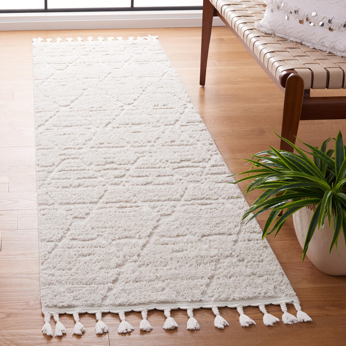 SAFAVIEH Area Rug 8x10 - Marrakesh Collection - Large - Beige, Moroccan Trellis Design with Tassel Detail, Non-Shedding & Easy to Clean, Ideal for Living Room, Bedroom, Dining Space (MRK517C)