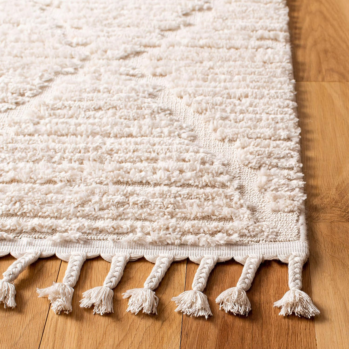 SAFAVIEH Area Rug 8x10 - Marrakesh Collection - Large - Beige, Moroccan Trellis Design with Tassel Detail, Non-Shedding & Easy to Clean, Ideal for Living Room, Bedroom, Dining Space (MRK517C)