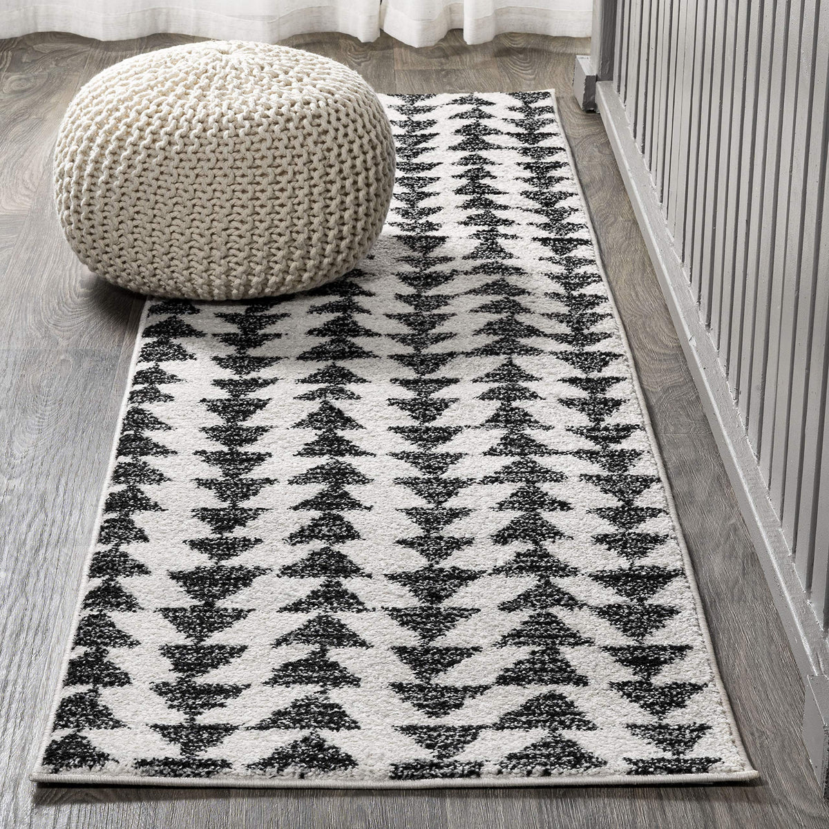 JONATHAN Y Aisha Moroccan Triangle Geometric Cream/Black Indoor Area Rug, 8x10, Contemporary, Modern, Easy-Cleaning for Living Room, Bedroom, Kitchen, Pet Friendly, Non-Shedding (MOH206A-8)