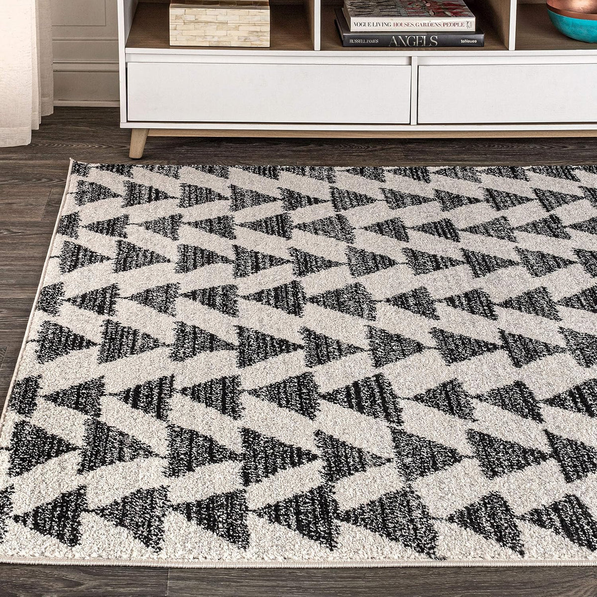 JONATHAN Y Aisha Moroccan Triangle Geometric Cream/Black Indoor Area Rug, 8x10, Contemporary, Modern, Easy-Cleaning for Living Room, Bedroom, Kitchen, Pet Friendly, Non-Shedding (MOH206A-8)